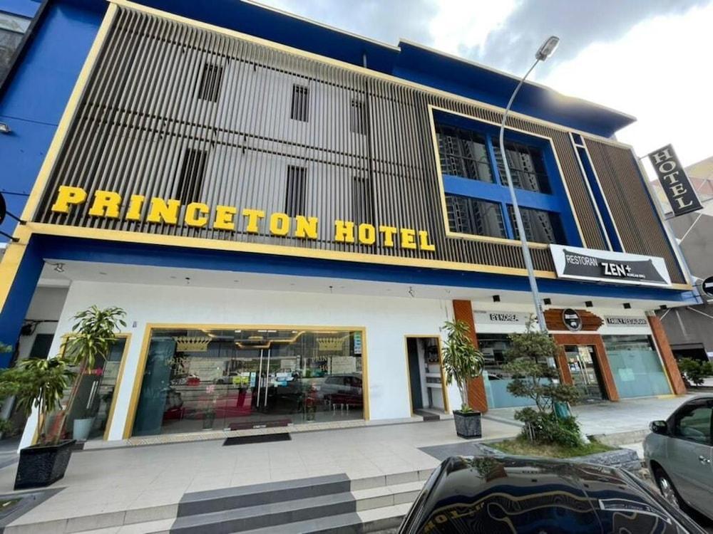 Hotel Zamburger Bukit Indah Johor Bahru Exterior photo