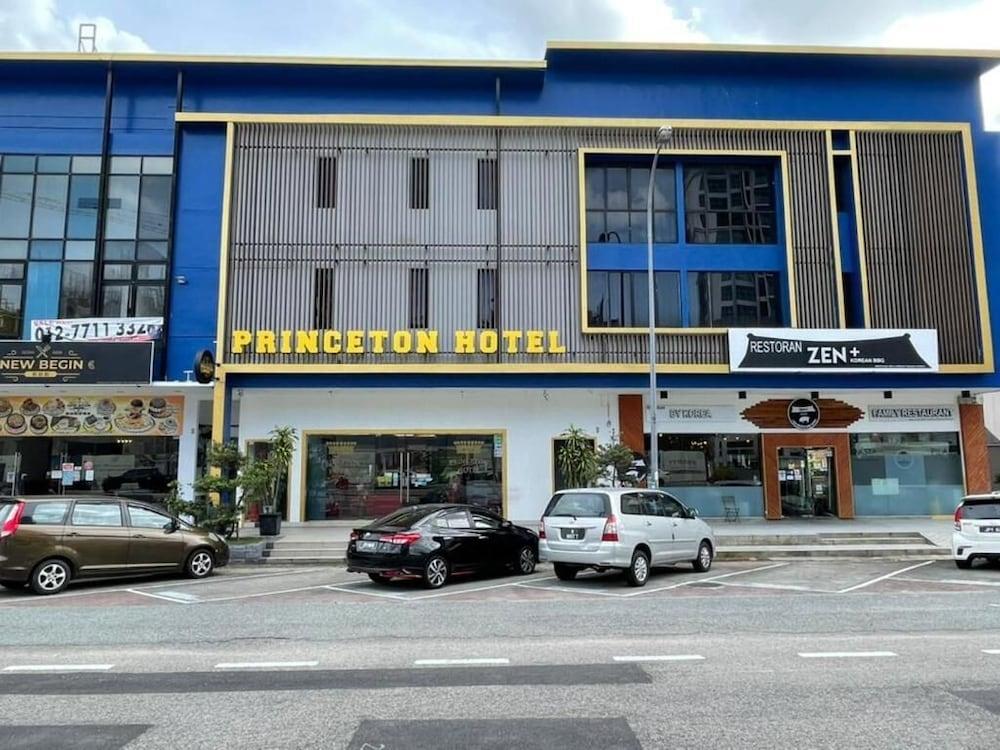 Hotel Zamburger Bukit Indah Johor Bahru Exterior photo